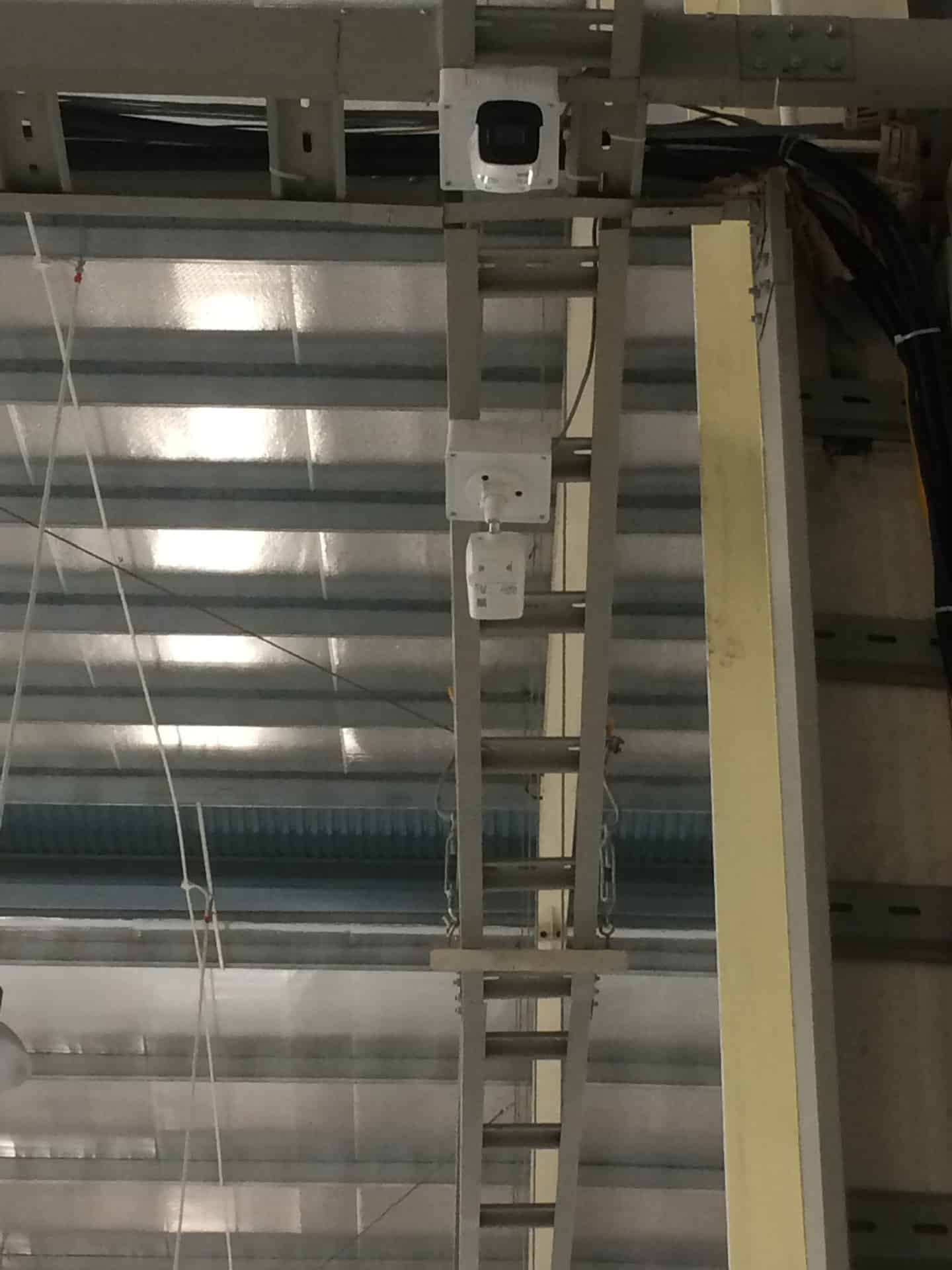 Bảng hướng dẫn dịch vụ tại Thẩm Mỹ Viện (TMV) — nơi triển khai lắp đặt camera.