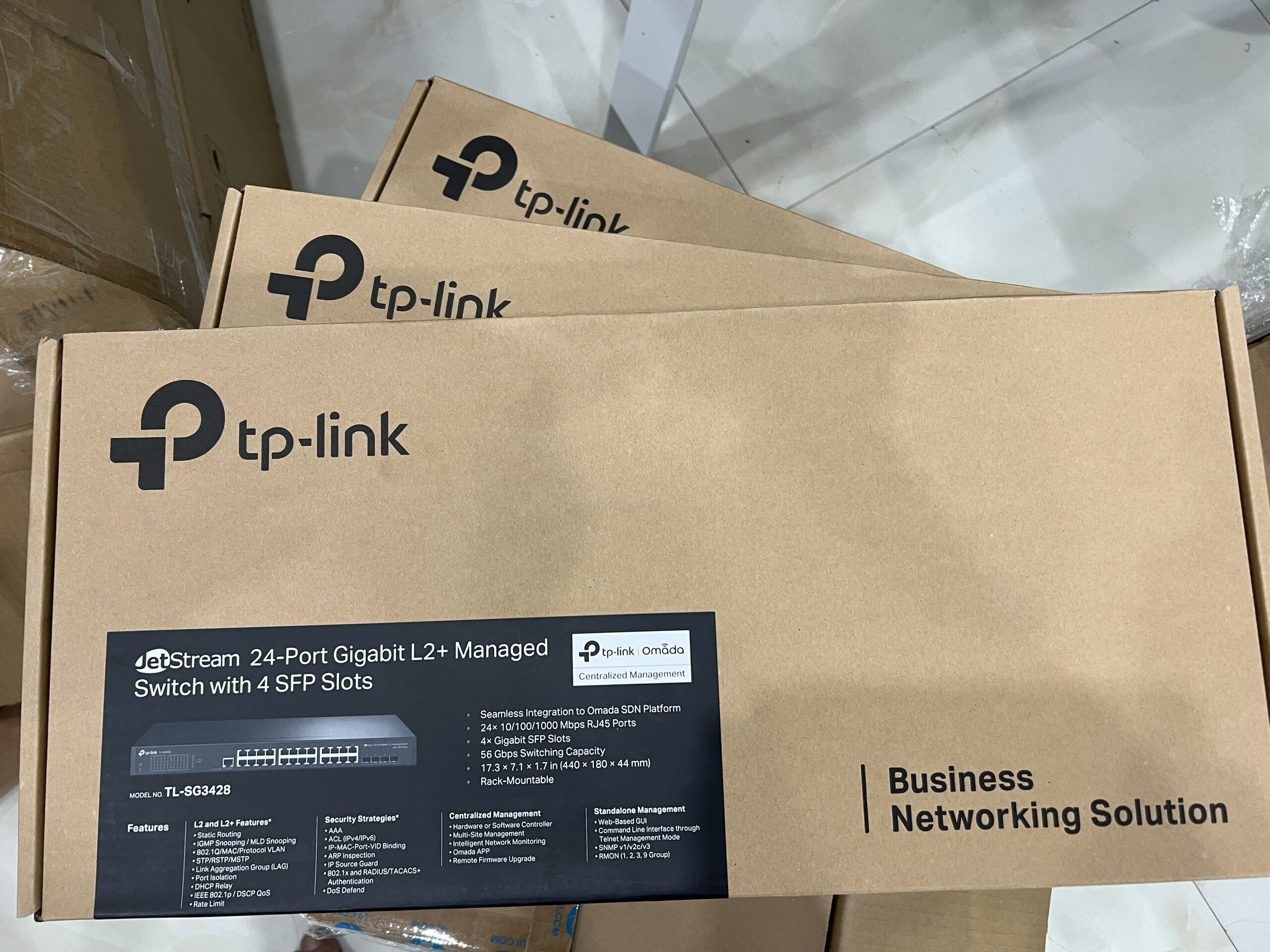 AP Unifi gắn trần họa tiết