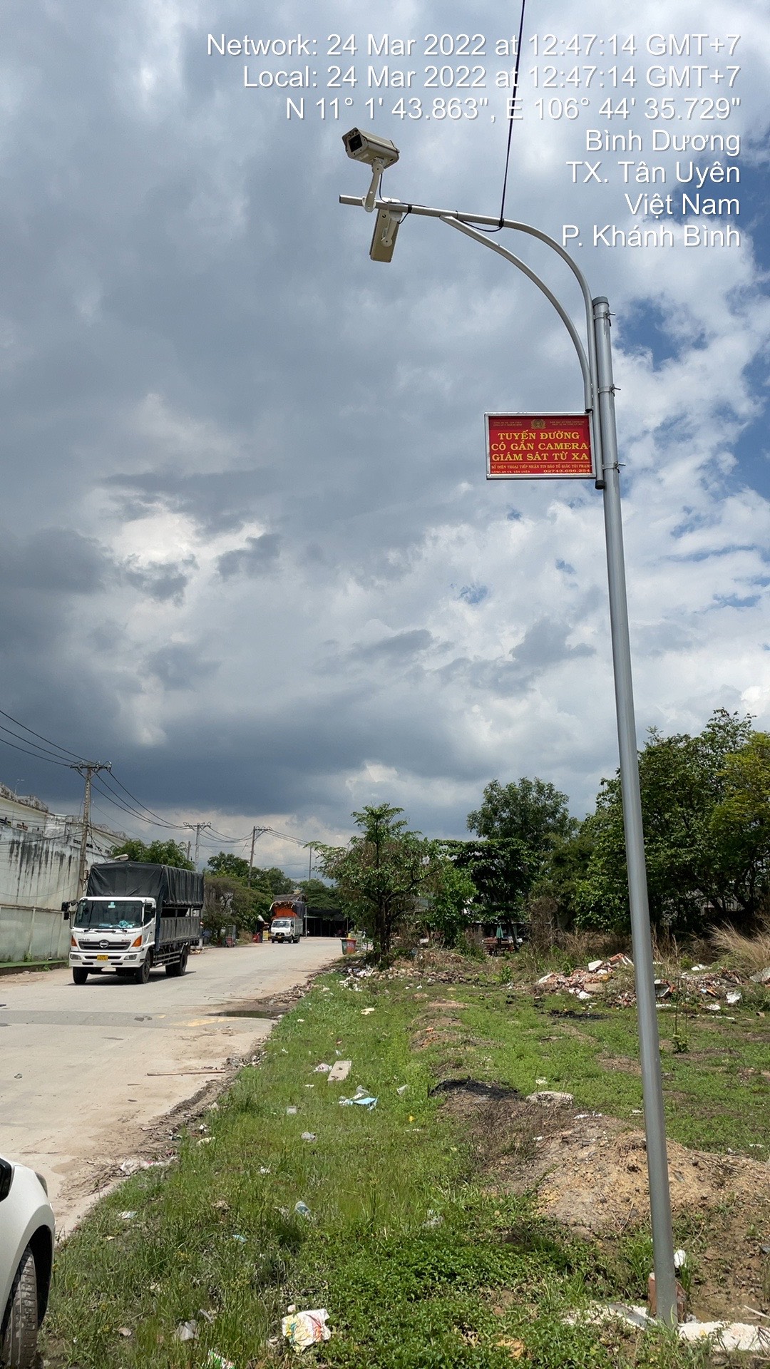 Camera an ninh giám sát lắp trên cột đèn tại phường Khánh Bình, thị xã Tân Uyên.