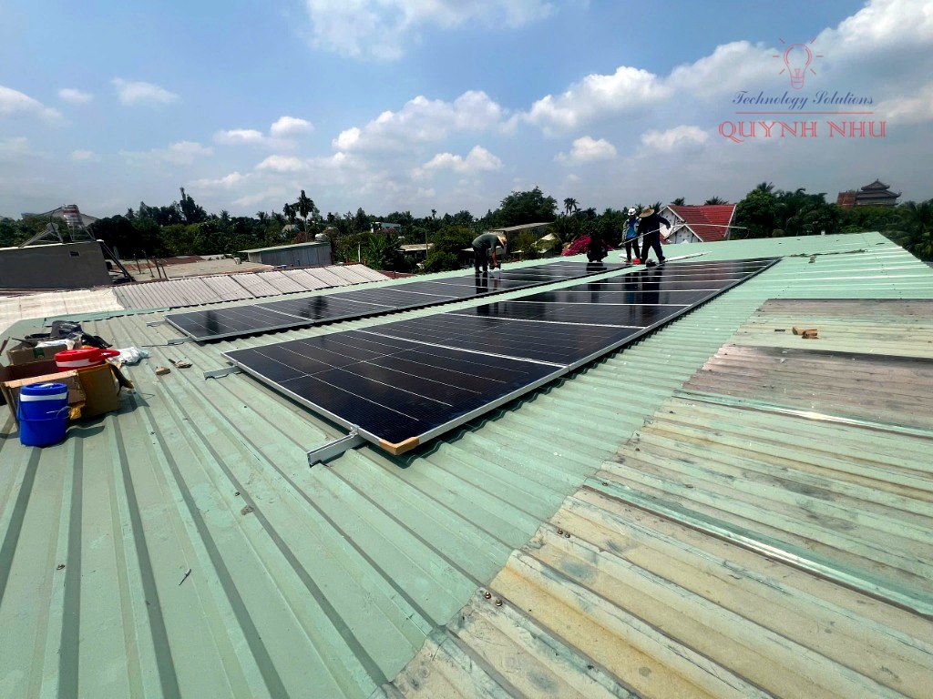 Thi công điện mặt trời Solis 15kW JA Solar 630W Hóc Môn - QNS Solar
