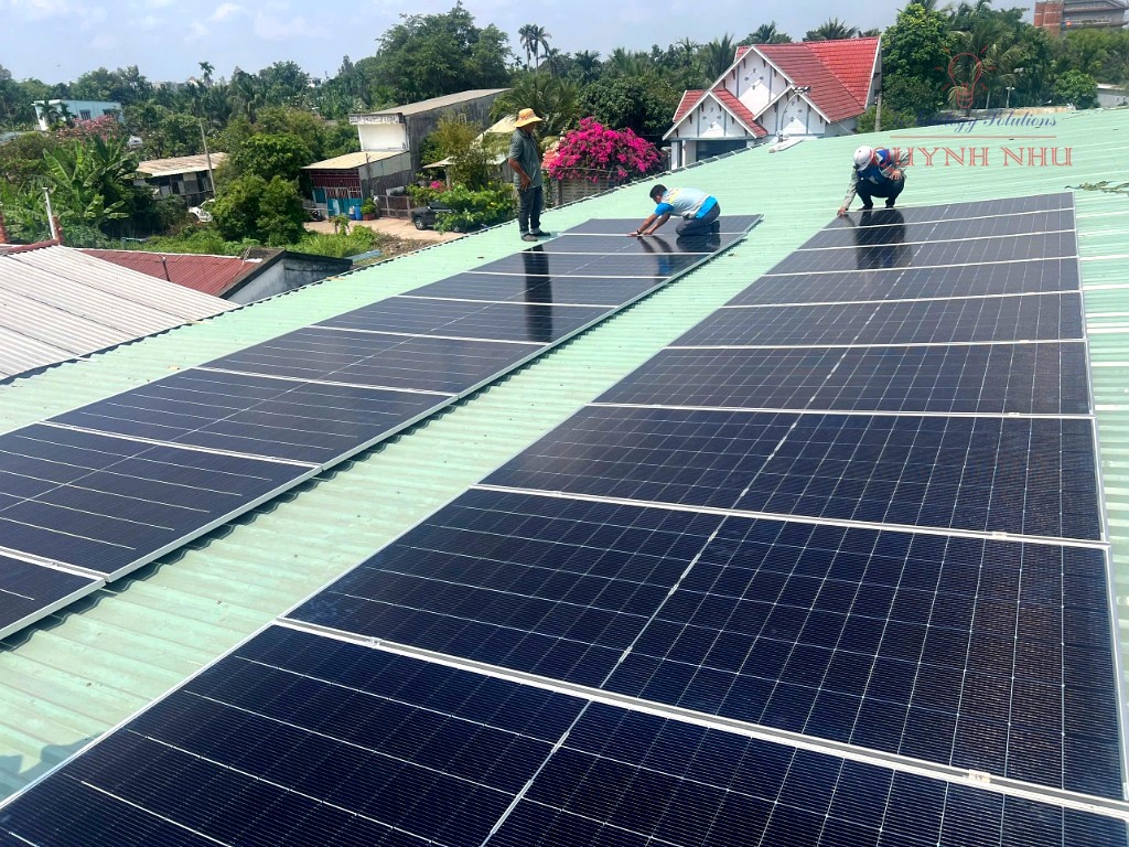 Thi công điện mặt trời Solis 15kW JA Solar 630W Hóc Môn - QNS Solar