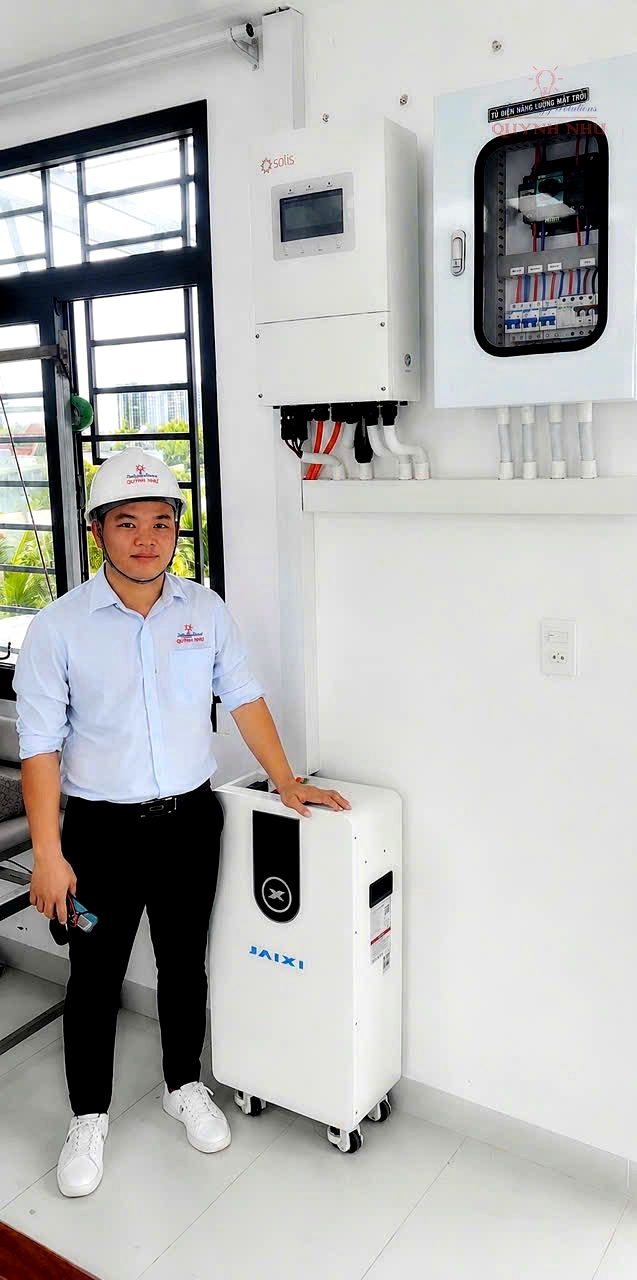 Thi Công Hệ Thống Điện Mặt Trời Mái Nhà Hybrid 6kW & Pin Lithium 16kW | QNS Solar - QNS Solar