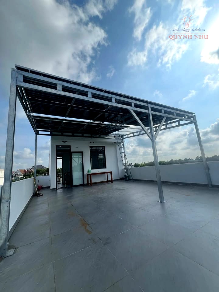 Thi Công Hệ Thống Điện Mặt Trời Mái Nhà Hybrid 6kW & Pin Lithium 16kW | QNS Solar - QNS Solar