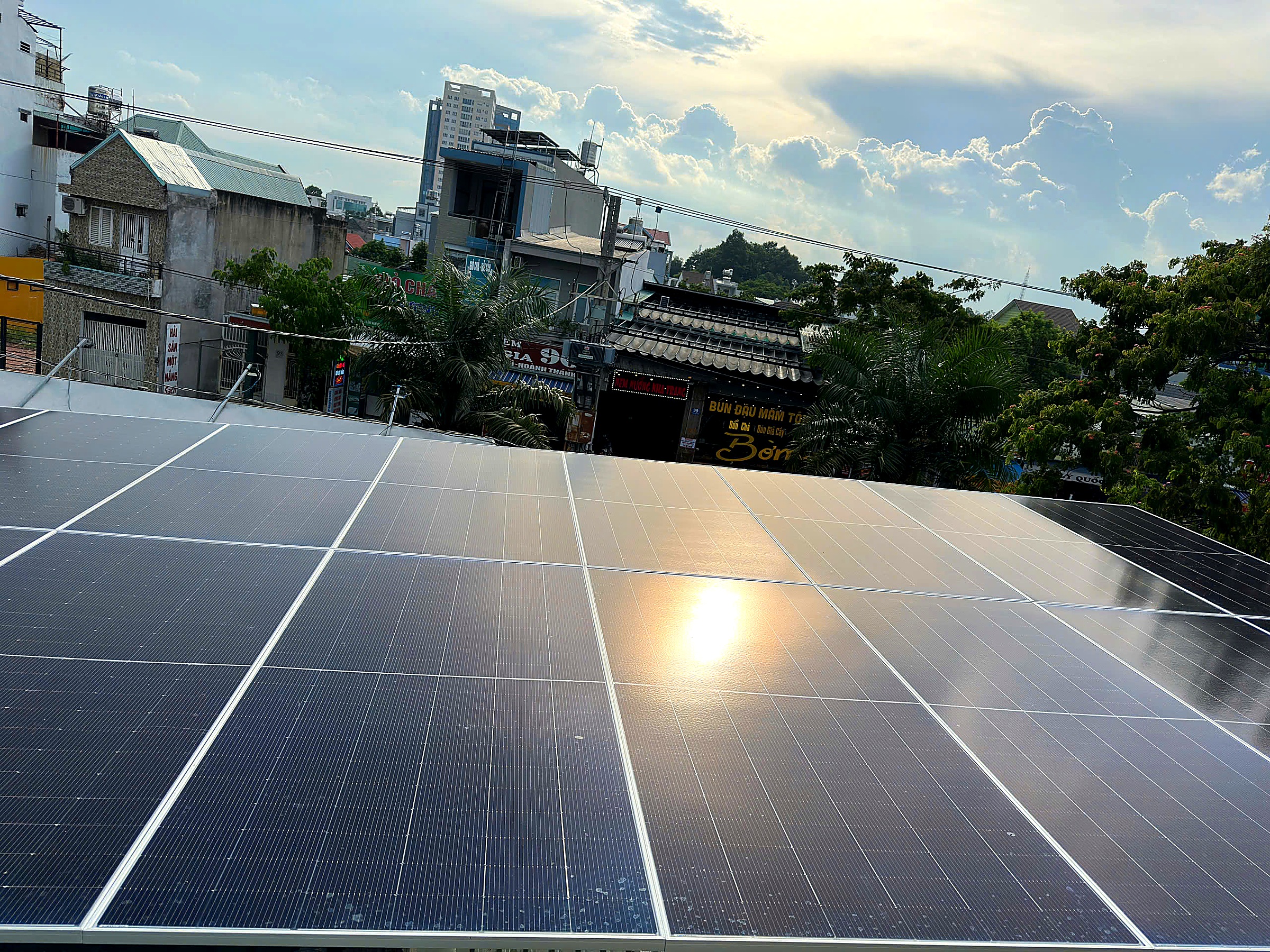 Dự án điện mặt trời Hybrid 12.6kWp lưu trữ 32kWh biệt thự Anh Nhật Thủ Dầu Một
