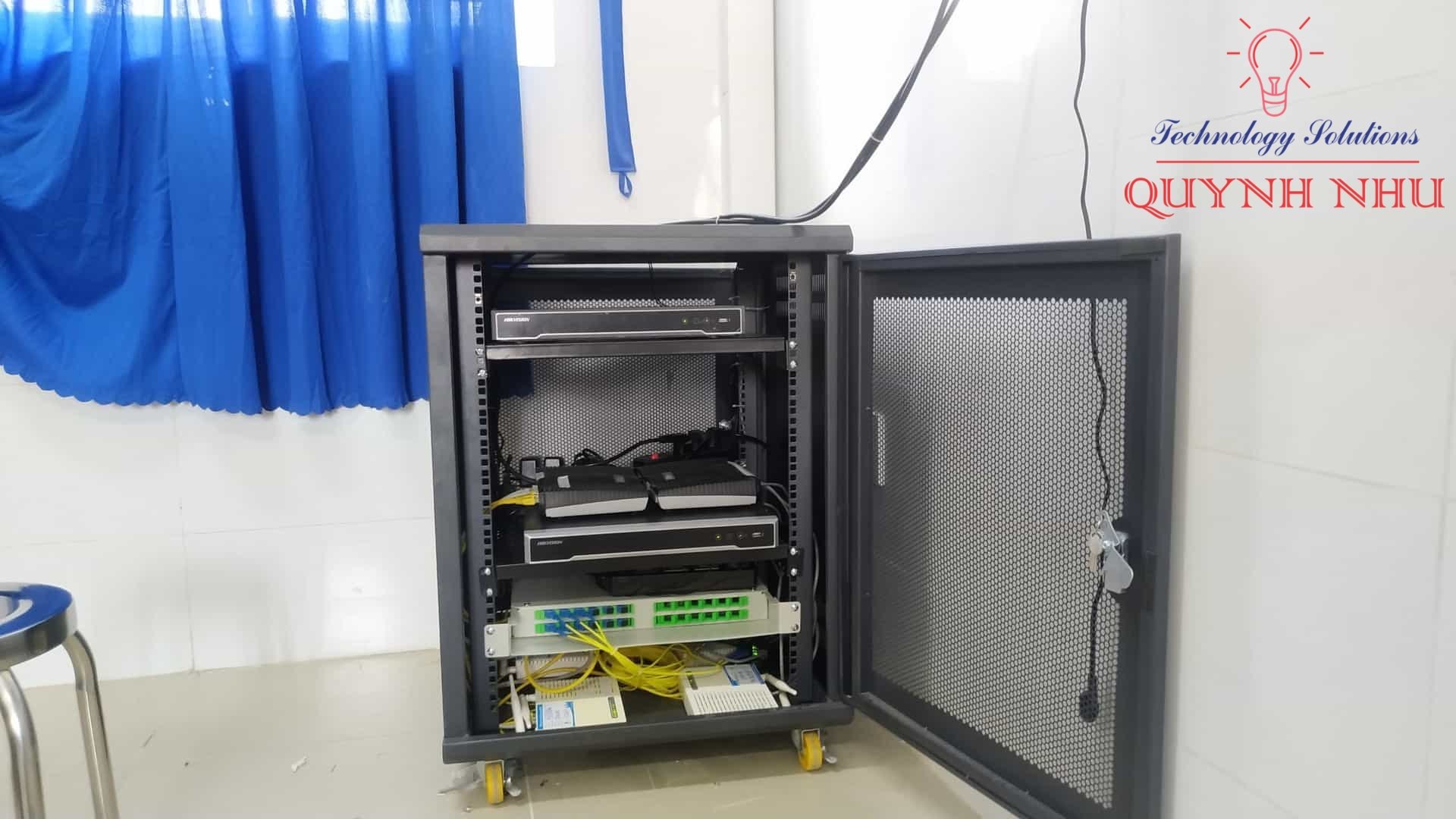 Hệ thống đầu ghi trung tâm kết nối mạng giám sát trực tiếp từ xa.