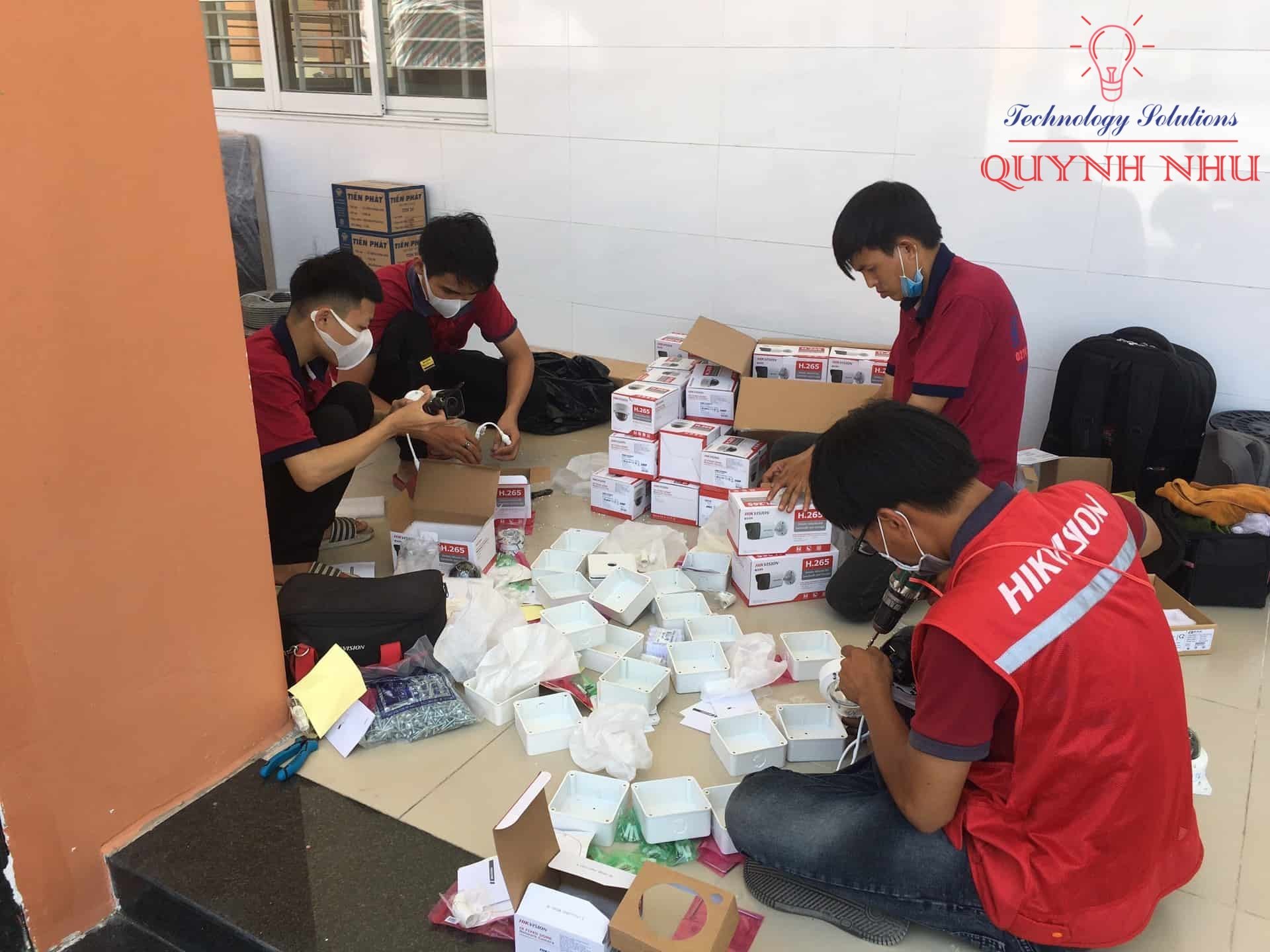Hệ thống đầu ghi trung tâm kết nối mạng giám sát trực tiếp từ xa.