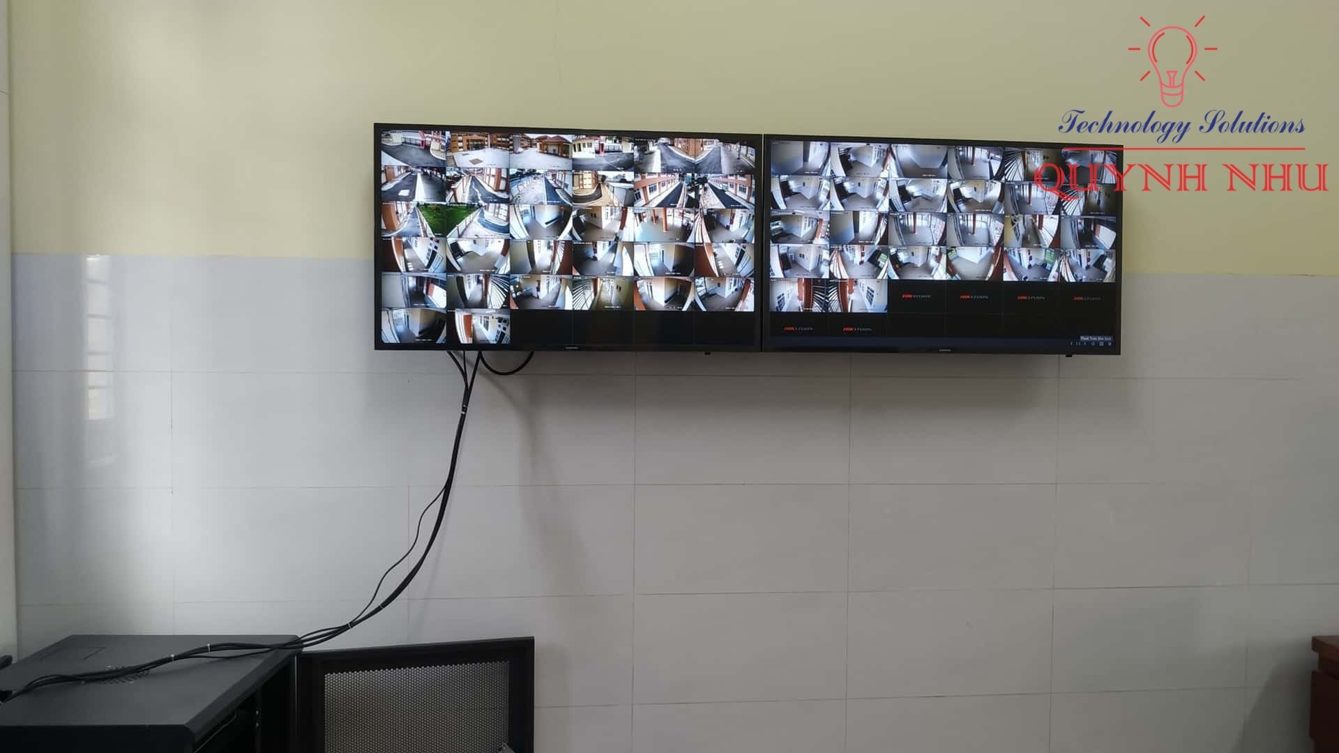 Đội ngũ KTV Quỳnh Như Solutions đi cáp mạng và lắp đặt thiết bị tận nơi.