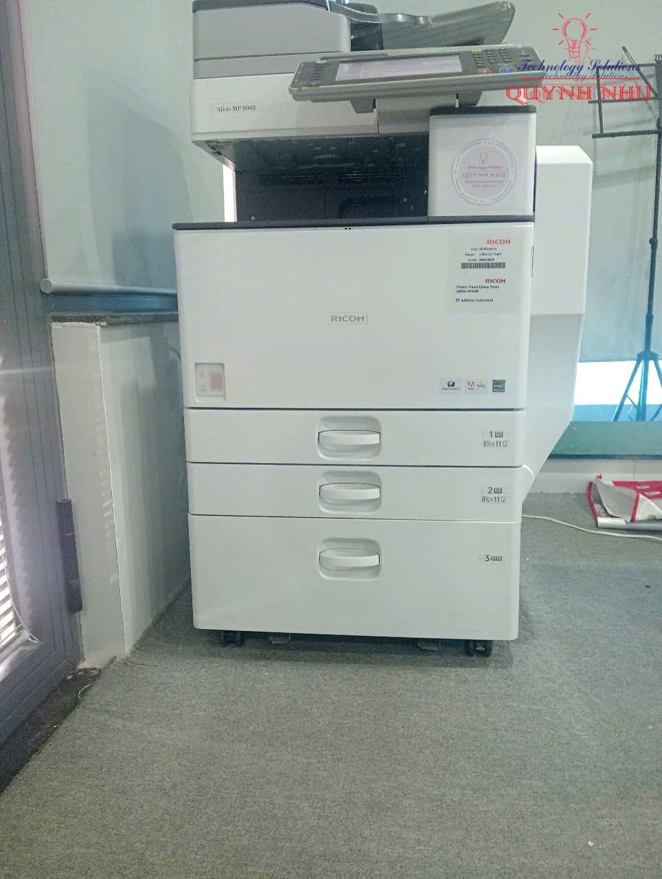 Mặt kính quét tài liệu phẳng scanner nét chuẩn cho văn phòng.