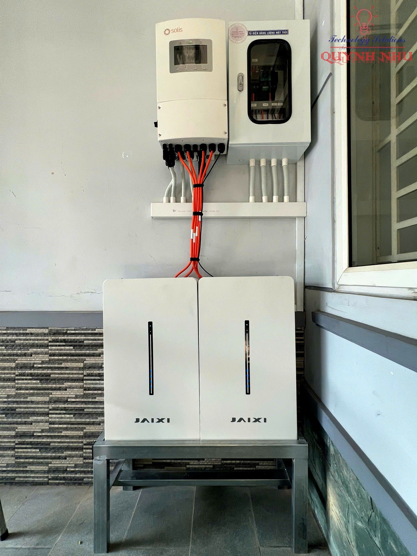 KTV đấu nối tủ điện bảo vệ tích hợp aptomat chống sét lan truyền và thiết bị giám sát từ xa.